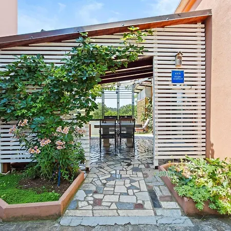 Apartments-anna Banjole
