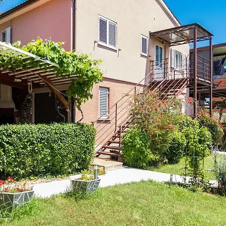 Πανσιόν Apartments-anna Banjole