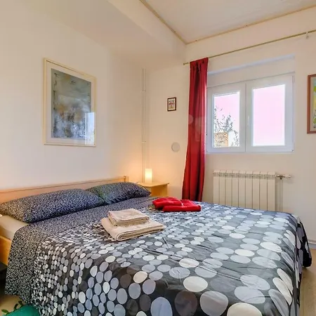 בית הארחה Apartments-anna 3*