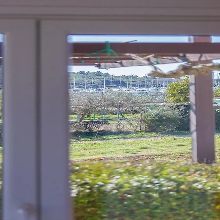 Apartments-anna Gasthuis Banjole